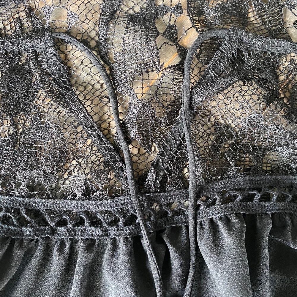 BB DAKOTA | Lace Yoke Keyhole Smocked Blouse - Picture 9 of 9